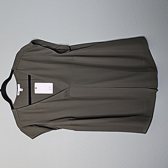 DR2 Popover Dressy Size 1X NWT Olive Green short Sleeve Blouse - Picture 1 of 6